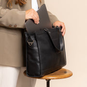Manly フルグレインレザー Laptop Bag - Structured Side Profile Showing Gusset Depth &amp; Expansion Capacity