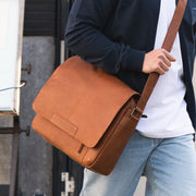 Richard Full-Grain Leather Laptop Bag メンズ – alternate product view 2