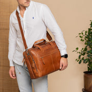Ryan Full-Grain Leather Laptop Bag メンズ – alternate product view 3