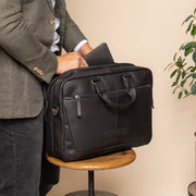 Seth Full-Grain Leather Laptop Bag メンズ - Structured Side Profile Showing Gusset Depth &amp; Expansion Capacity