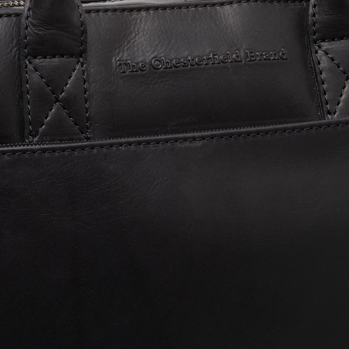 Solid Antique Brass Hardware &amp; Heavy-Duty Dual Zipper Detail on Tilbury Full-Grain Leather Laptop Bag レディース