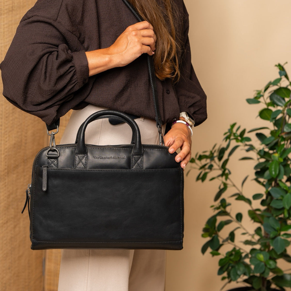Tilbury Full-Grain Leather Laptop Bag レディース - Structured Side Profile Showing Gusset Depth &amp; Expansion Capacity
