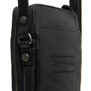 
Alesund フルグレインレザー Phone Bag - 袖の立体カッティングと洗練されたテーパードフィットを見せる側面ビュー