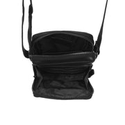 Close-Up Detail of Classic Collar &amp; Heavy-Duty Zipper Hardware on Hamilton Full-Grain Leather Phone Bag レディース