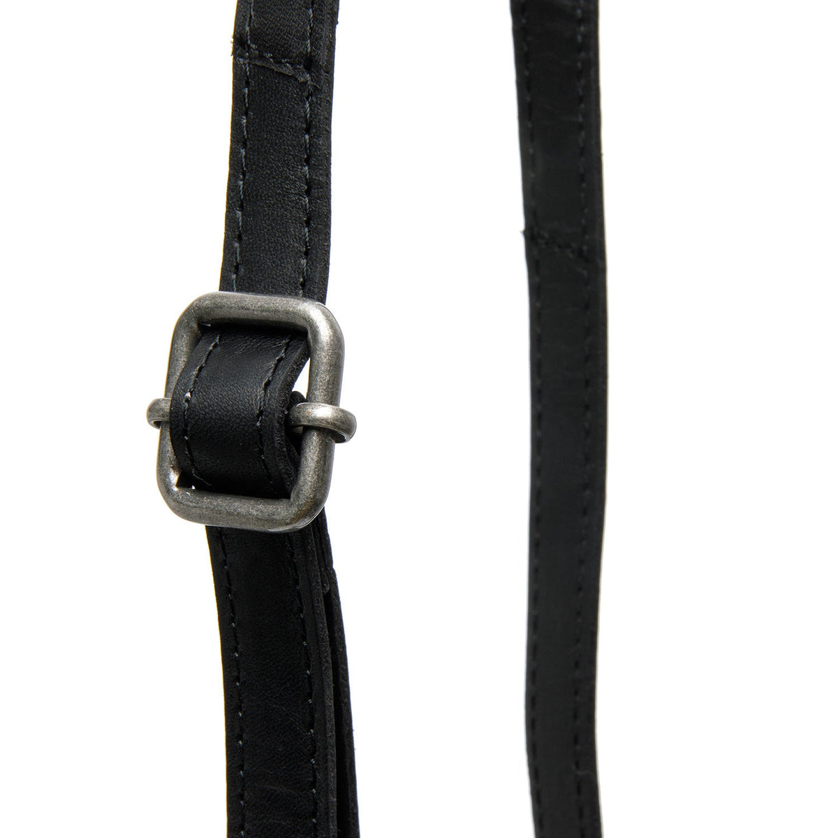 Tailored Rib Cuffs &amp; Hem Craftsmanship Construction Detail on Langley Full-Grain Leather Phone Bag レディース