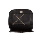 Close-Up Detail of Classic Collar &amp; Heavy-Duty Zipper Hardware on Nebra Full-Grain Leather Phone Bag レディース