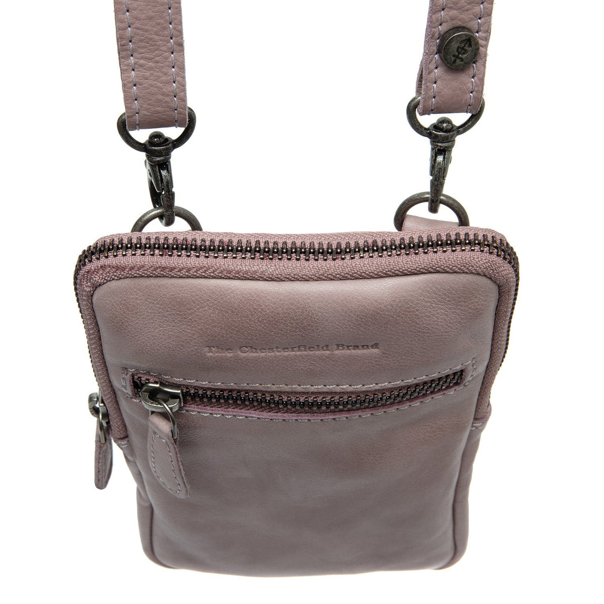 クローズアップ詳細 of Classic Collar & Heavy-Duty Zipper Hardware on Salta Full-Grain Leather Phone Bag