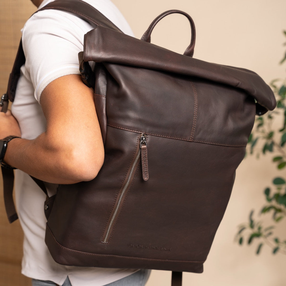Liverpool Full-Grain Leather Roll-top Backpack レディース – alternate product view 2