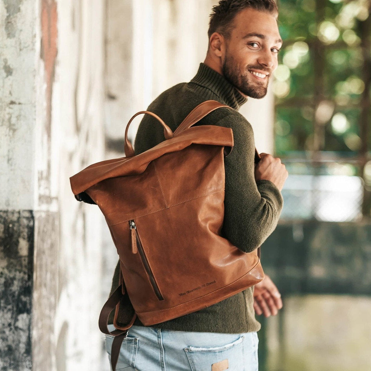 Liverpool Full-Grain Leather Roll-top Backpack レディース – alternate product view 2