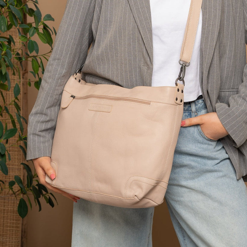 Astero Full-Grain Leather Shoulder Bag レディース
