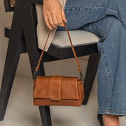 Clifden Full-Grain Leather Shoulder Bag レディース – alternate product view 2