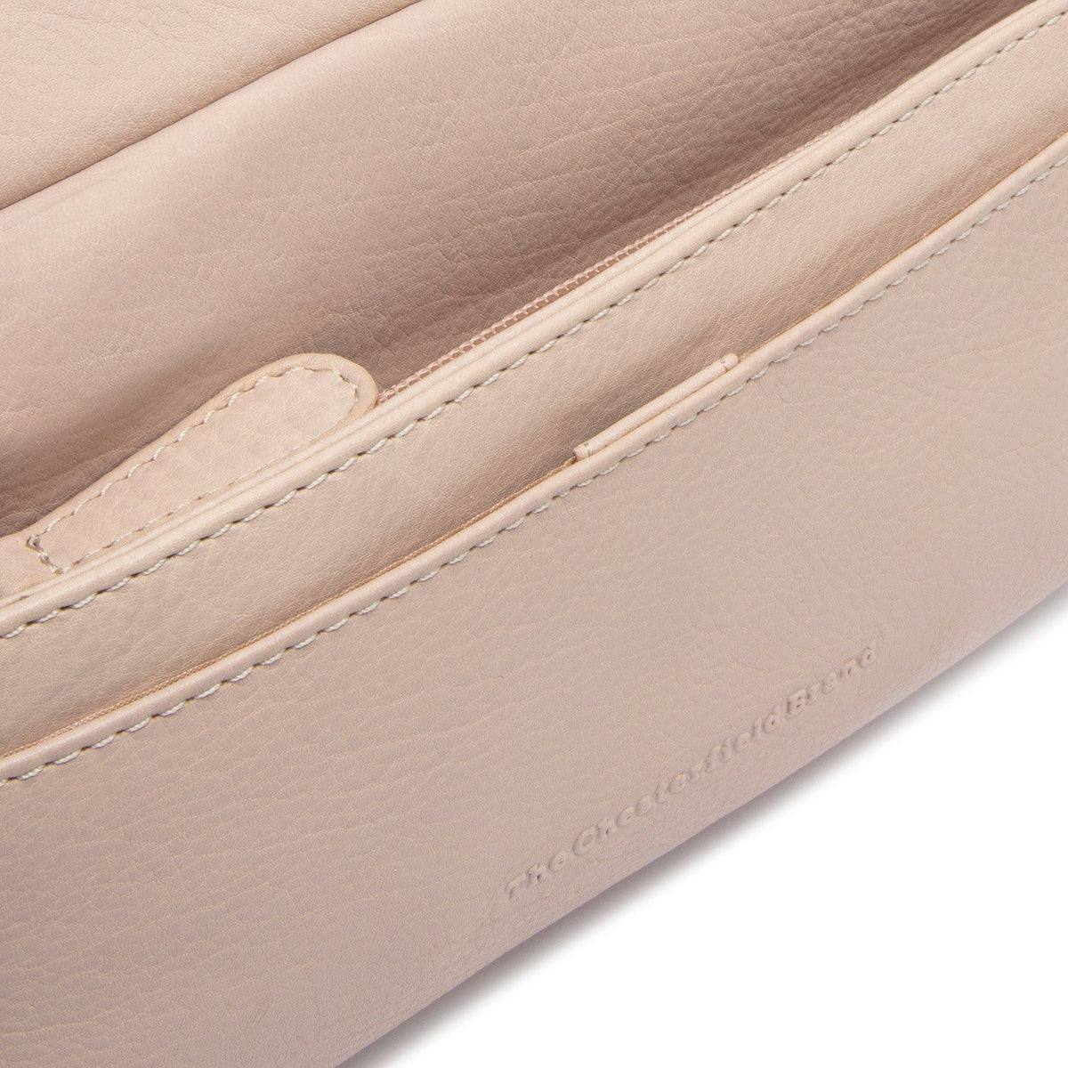 Solid Antique Brass Hardware &amp; Heavy-Duty Dual Zipper Detail on Liora Full-Grain Leather Shoulder Bag レディース