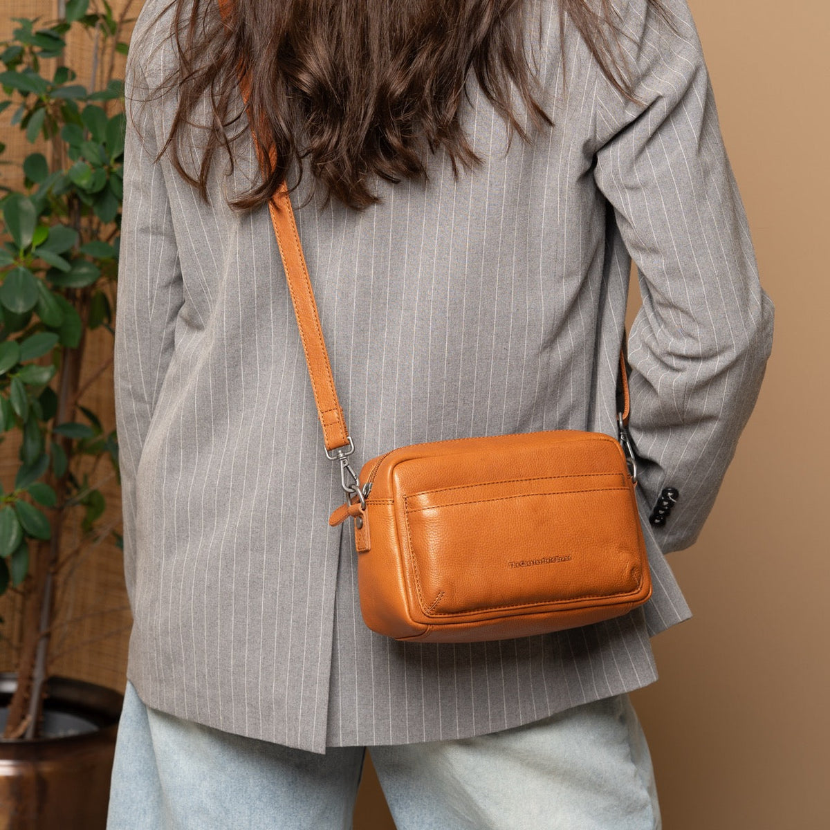 Liora Full-Grain Leather Shoulder Bag レディース – alternate product view 2