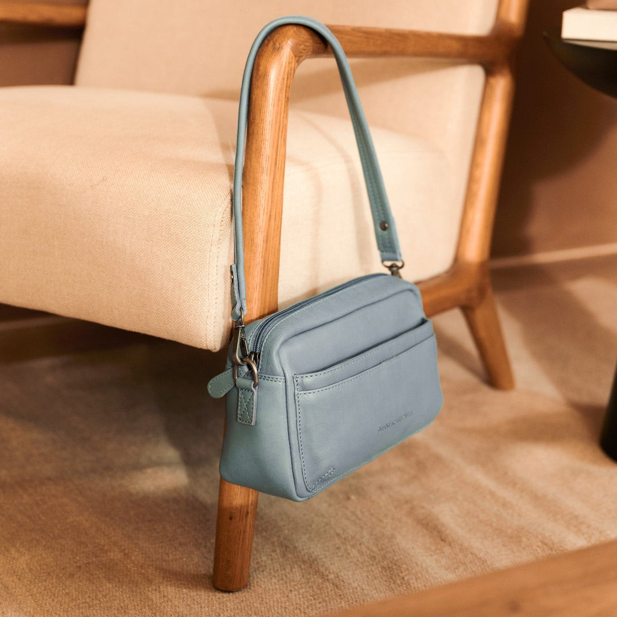 Liora Full-Grain Leather Shoulder Bag レディース – alternate product view 2