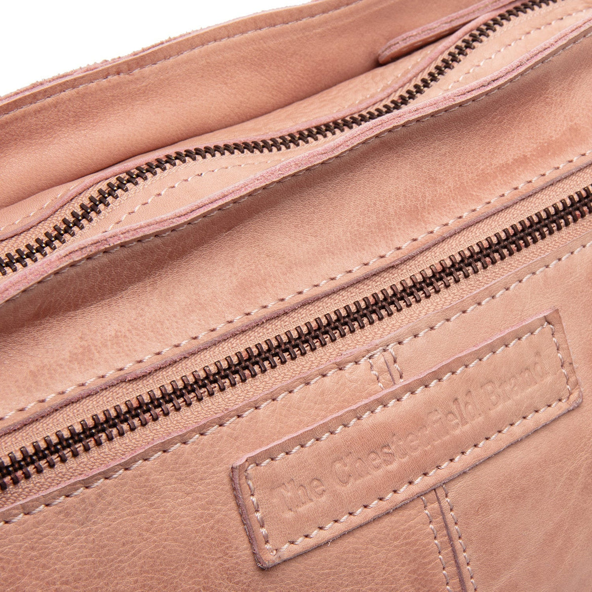 
内側ライニングビュー Showing Dedicated Padded Laptop Sleeve & Multi-Compartment Organization