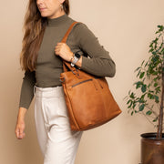 Rome Full-Grain Leather Shoulder Bag レディース - Structured Side Profile Showing Gusset Depth &amp; Expansion Capacity