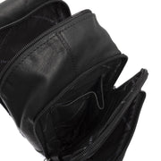
Leather Sling Bag Riga - マチの奥行きと拡張容量を示す立体的なサイドプロファイル