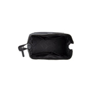 
クローズアップ詳細 of Classic Collar & Heavy-Duty Zipper Hardware on Biassa フルグレインレザー トラベルポーチ