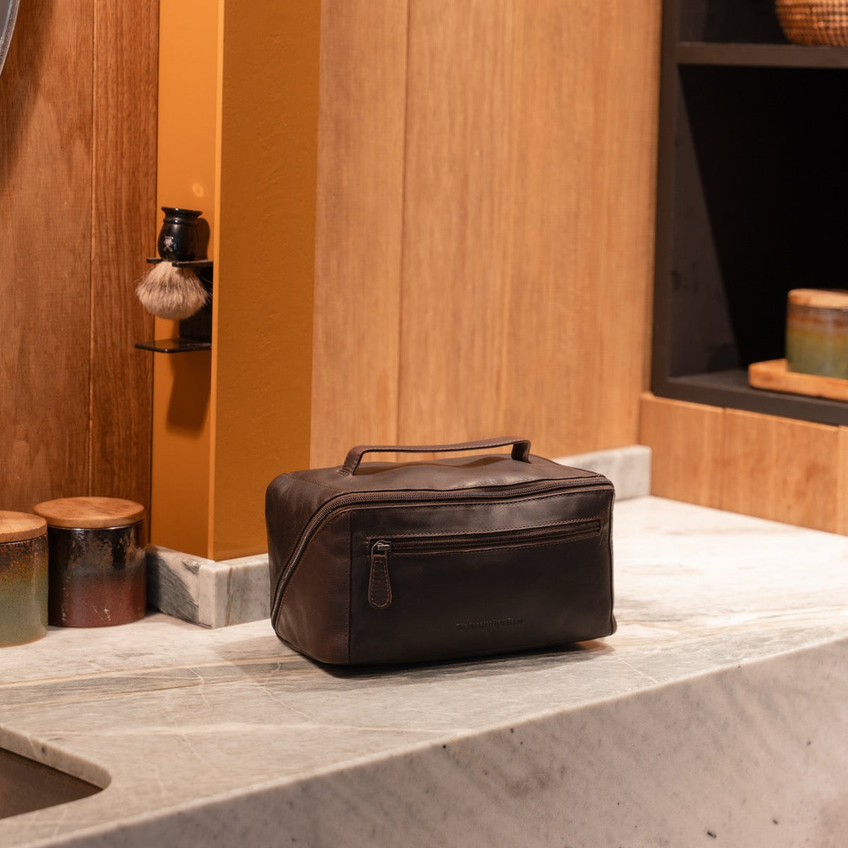 Elmia Full-Grain Leather Toiletry Bag レディース – alternate product view 3