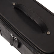 Close-Up Detail of Classic Collar &amp; Heavy-Duty Zipper Hardware on Limone Full-Grain Leather Toiletry Bag レディース