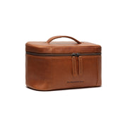 Styled Fit Perspective of Limone Full-Grain Leather Toiletry Bag レディース on Model - Natural Daylight Drape