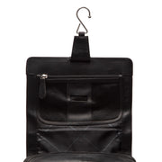 Close-Up Detail of Classic Collar &amp; Heavy-Duty Zipper Hardware on Rosario Full-Grain Leather Toiletry Bag レディース