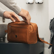 Rosario Full-Grain Leather Toiletry Bag レディース – alternate product view 3