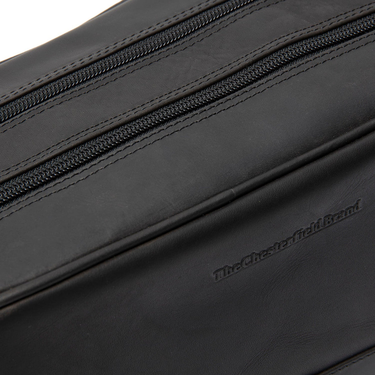 
Tailored Rib Cuffs & Hem Craftsmanship Construction Detail on Stacey フルグレインレザー トラベルポーチ