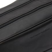 
Tailored Rib Cuffs & Hem Craftsmanship Construction Detail on Stacey フルグレインレザー トラベルポーチ
