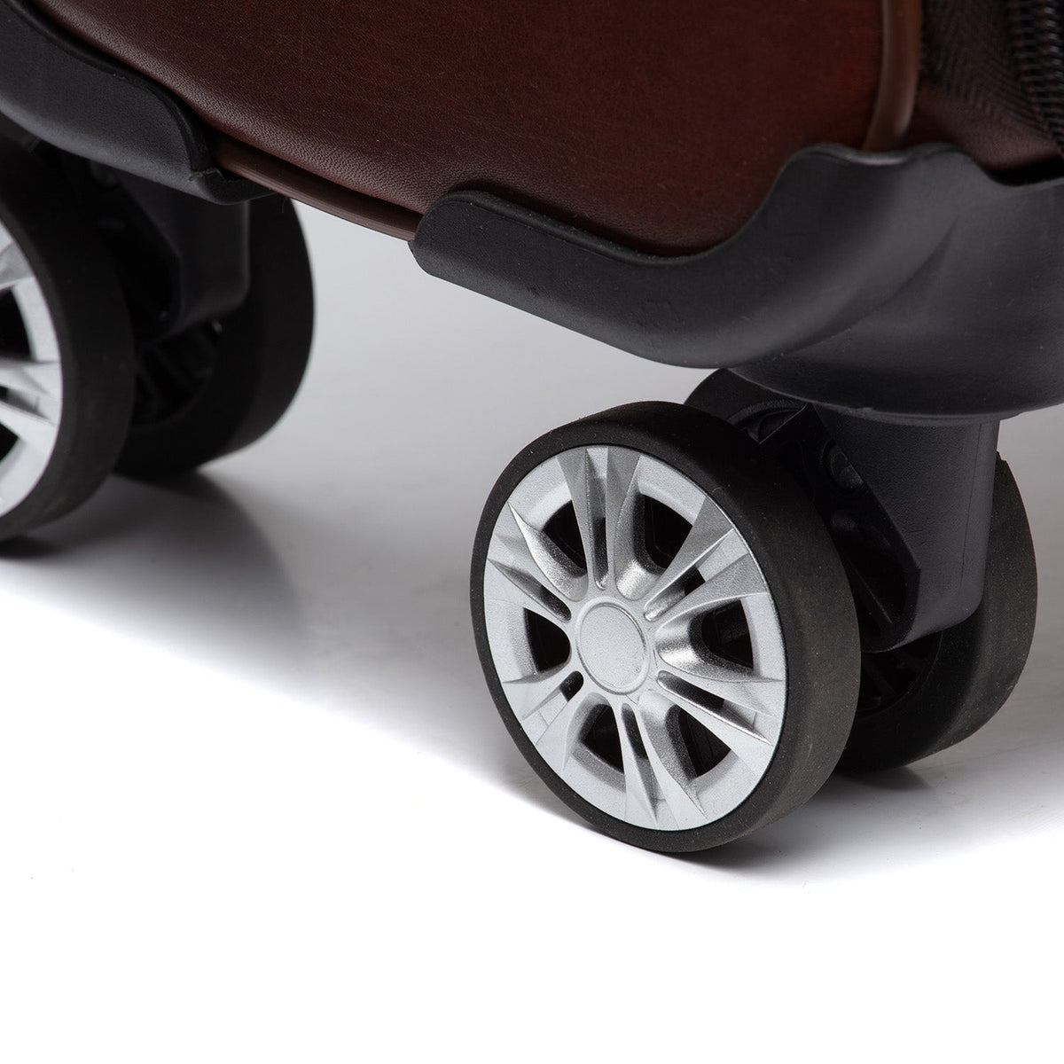 
着用イメージ： Leather Trolley San Marino レディース レディース モデル着用（自然光でのドレープ感）