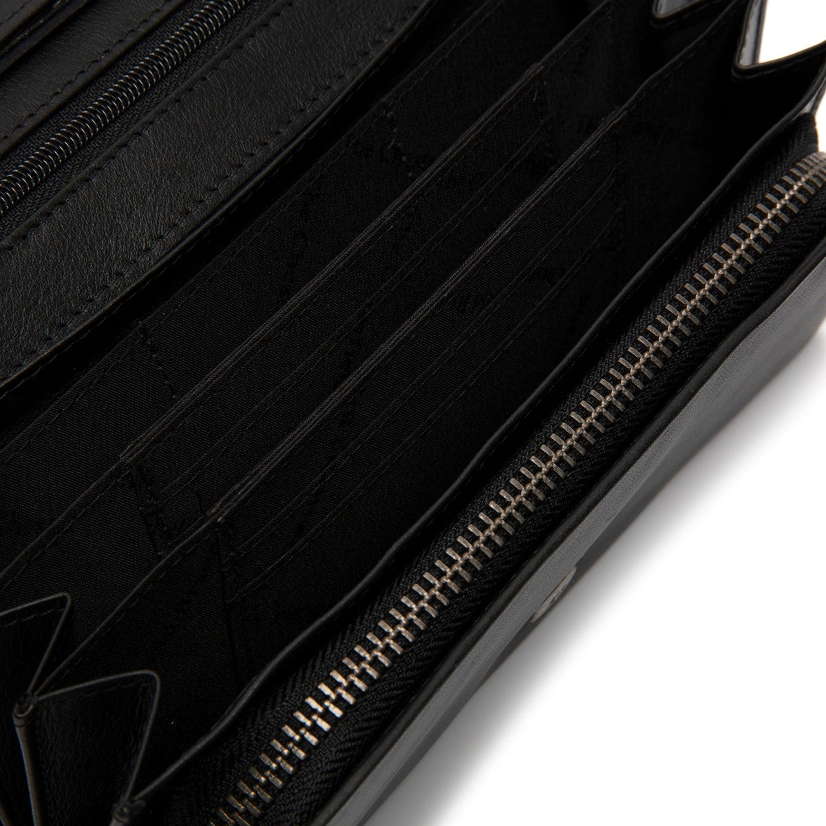 Solid Antique Brass Hardware &amp; Heavy-Duty Dual Zipper Detail on Arvento Full-Grain Leather Wallet レディース