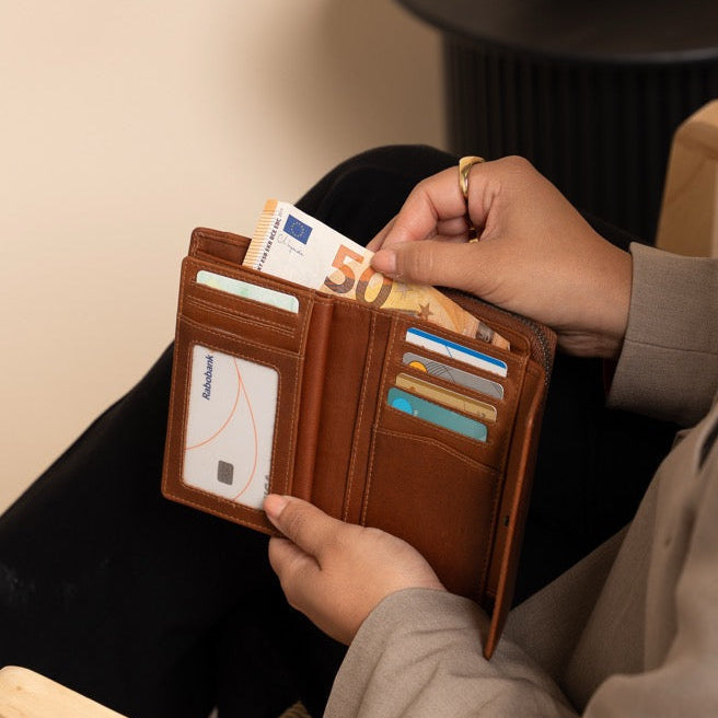 Ascot Full-Grain Leather Wallet レディース – alternate product view 3
