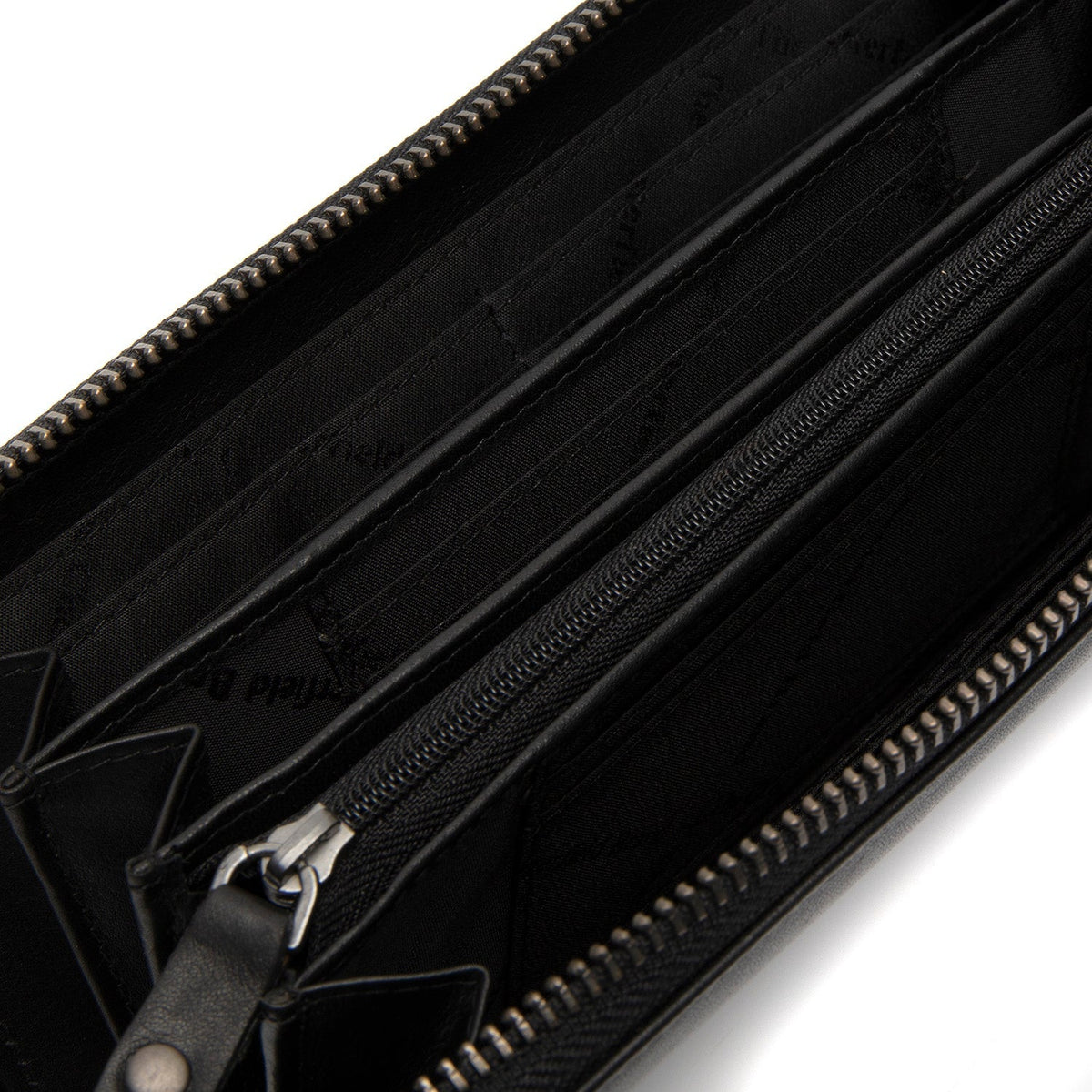 Solid Antique Brass Hardware &amp; Heavy-Duty Dual Zipper Detail on Cantara Full-Grain Leather Wallet レディース