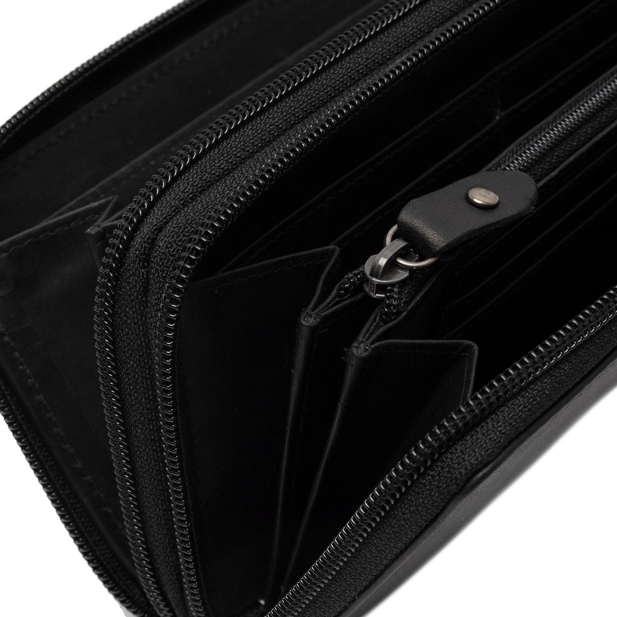 Solid Antique Brass Hardware &amp; Heavy-Duty Dual Zipper Detail on Hadley Full-Grain Leather Wallet レディース