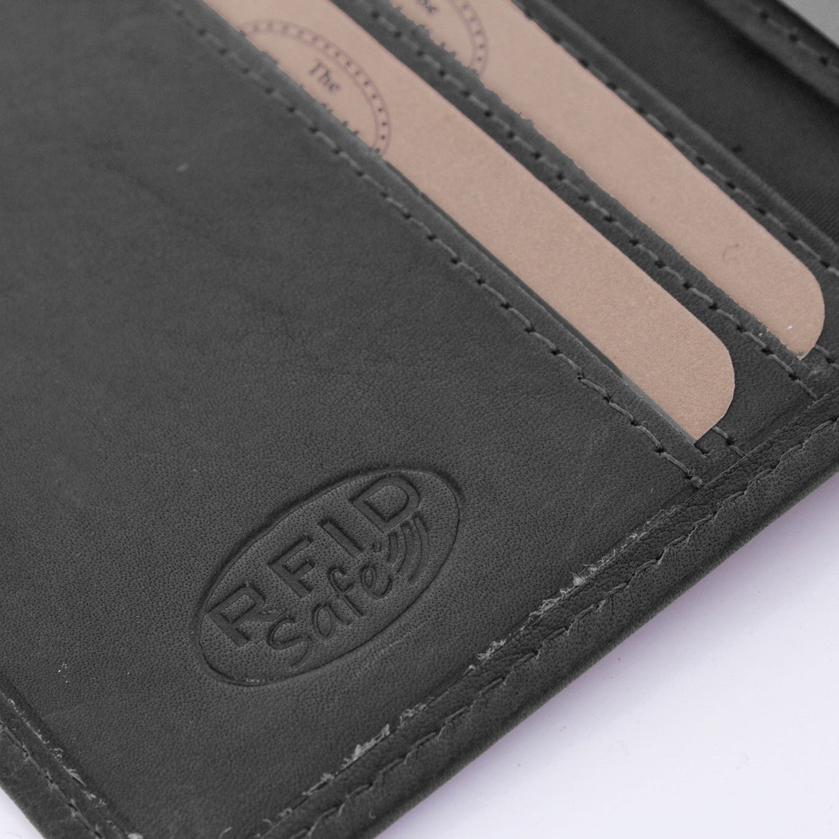 Solid Antique Brass Hardware &amp; Heavy-Duty Dual Zipper Detail on Hereford Full-Grain Leather Wallet メンズ