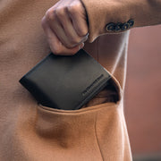 Stephens Full-Grain Leather Wallet メンズ - Structured Side Profile Showing Gusset Depth &amp; Expansion Capacity