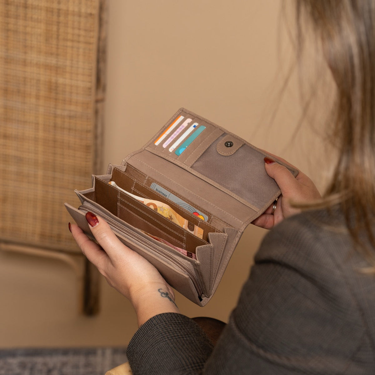 Valetta Full-Grain Leather Wallet レディース – alternate product view 3