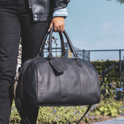 
Classic 100% Full-Grain Leather Duffle Bag - 補強レザーストラップと丁寧な縫製が際立つ背面ビュー