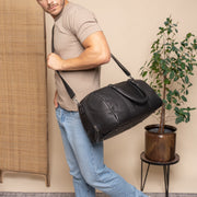 Perth Full-Grain Leather Weekender Bag レディース - Structured Side Profile Showing Gusset Depth &amp; Expansion Capacity