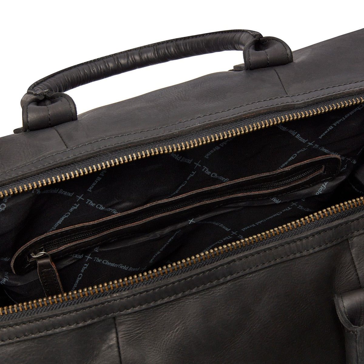 Solid Antique Brass Hardware &amp; Heavy-Duty Dual Zipper Detail on Portsmouth Full-Grain Leather Weekender Bag レディース