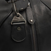 
Solid Antique Brass Hardware & Heavy-Duty Dual Zipper Detail on Rivaro フルグレインレザー ボストンバッグ