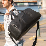 
Classic 100% Full-Grain Leather Duffle Bag - 補強レザーストラップと丁寧な縫製が際立つ背面ビュー
