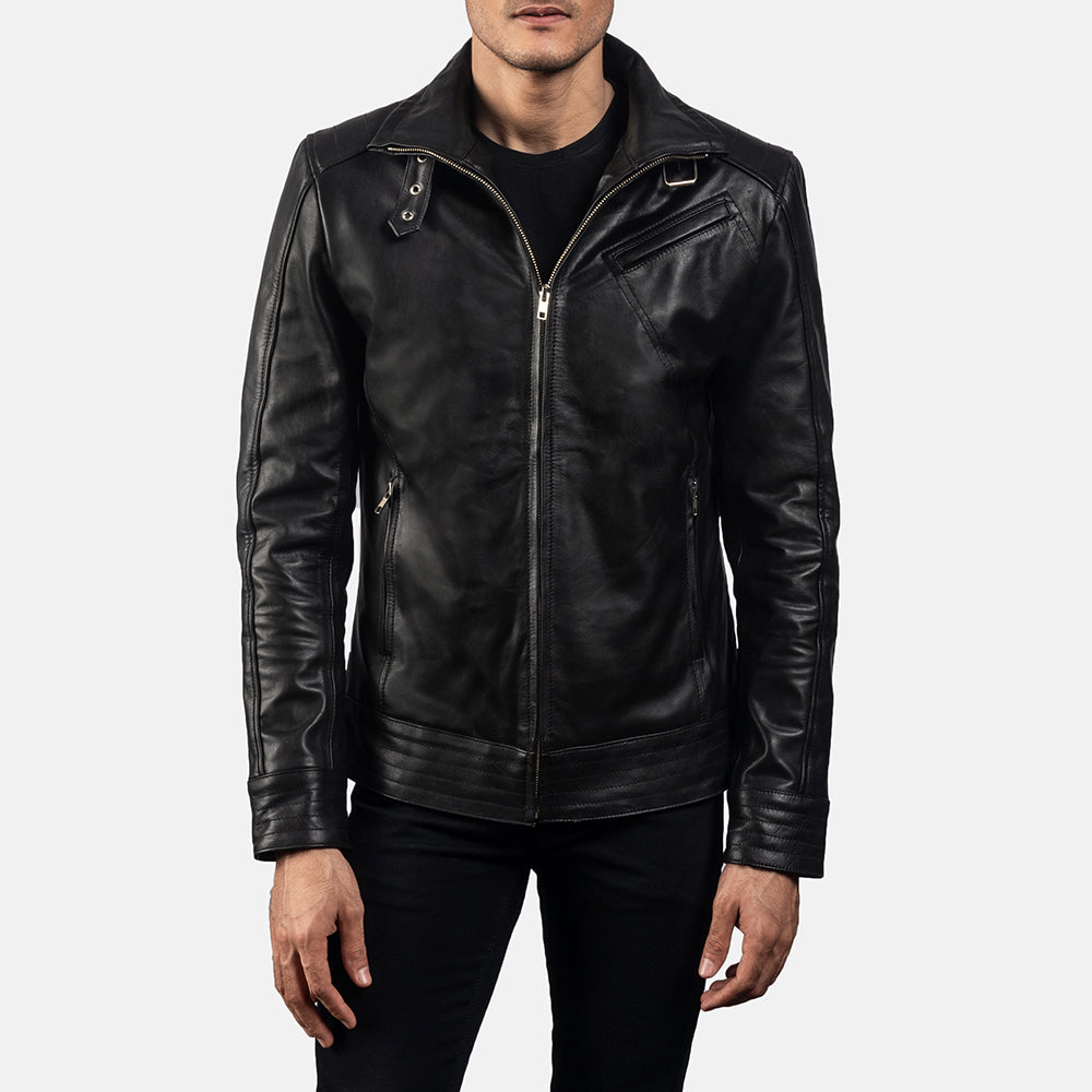 Close-Up Detail of High neck with Belt &amp; Zipper Hardware on Men's Legacy ブラック レザーライダースジャケット メンズ