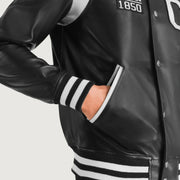 
内側ライニングビュー Showing Quilted Polyester Lining & 内側ユーティリティポケット2つ