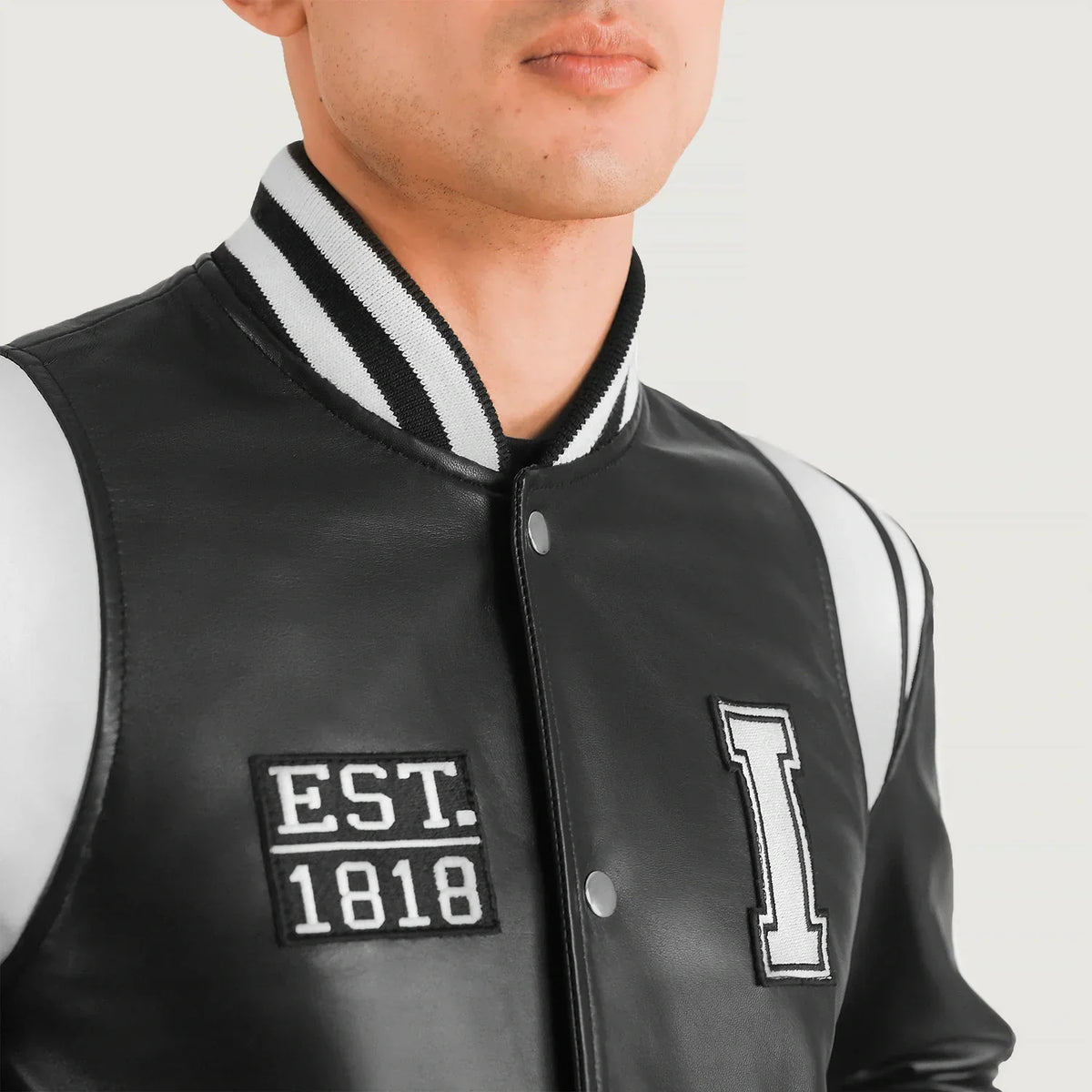 Close-Up Detail of Varsity &amp; Snap Button Hardware on Liberte Illinois ブラック Leather Varsity レザージャケット メンズ