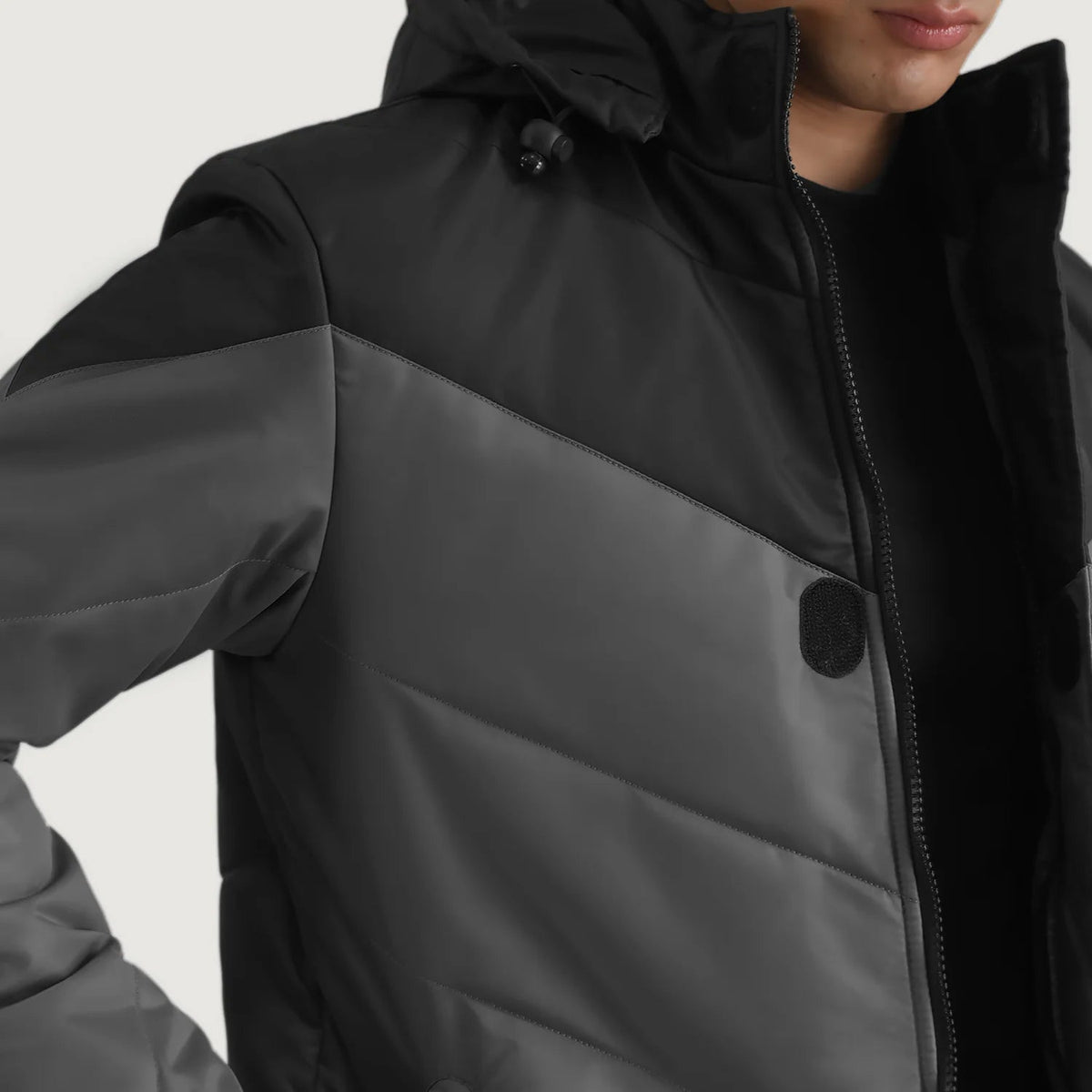 
内側ライニングビュー Showing Quilted Viscose Lining & 内側ユーティリティポケット2つ