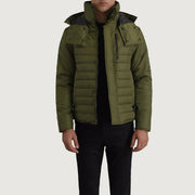 
Malcolm グリーン Hooded Puffer レザージャケット メンズ in Green Full-Grain Leather - 正面スタイル＆テーラードシルエット | 公式オンライン通販