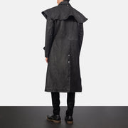 
Maverick ブラック Leather Duster メンズ - 袖の立体カッティングと洗練されたテーパードフィットを見せる側面ビュー