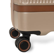 Close-Up Detail of Classic Collar &amp; Heavy-Duty Zipper Hardware on Medium Suitcase Zuna レディース
