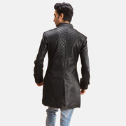 Men's Midlander キルティング ブラック レザーコート メンズ - Lateral Side Profile View Showing Sleeve Cut &amp; Athletic Taper Fit